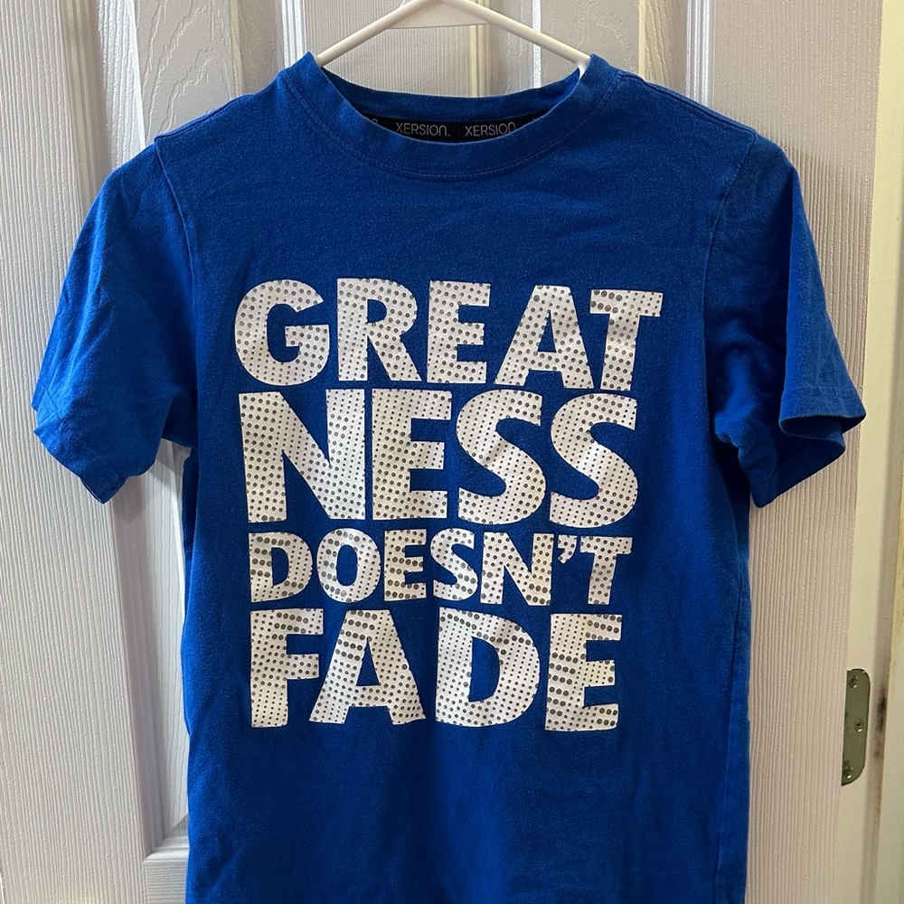 Boys “Greatness Doesn’t Fade” blue t-shirt size Medi 10/12